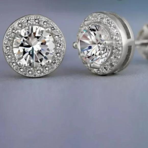 Jewelry - NEW STUD DIAMOND 💎 EARRINGS